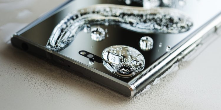 qué hacer si se mojo mi movil